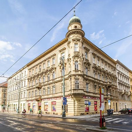 2Bds Apartment In Ujezd - P14 Prague Exterior photo